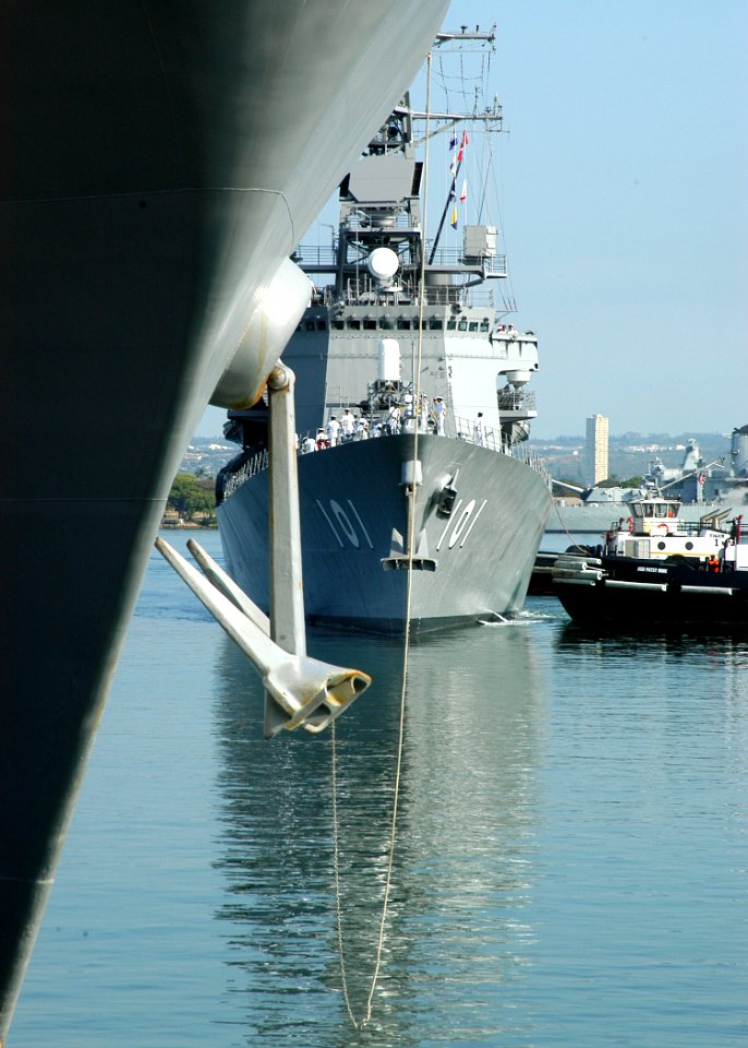 US Navy 050503-N-3019M-004 The Japanese Navy destroyer JDS Murasame (DD 101) prepares to moor alongside the Japanese Navy training ship JDS Kashima (TV 3508) after entering Pearl Harbor for a three-day port visit