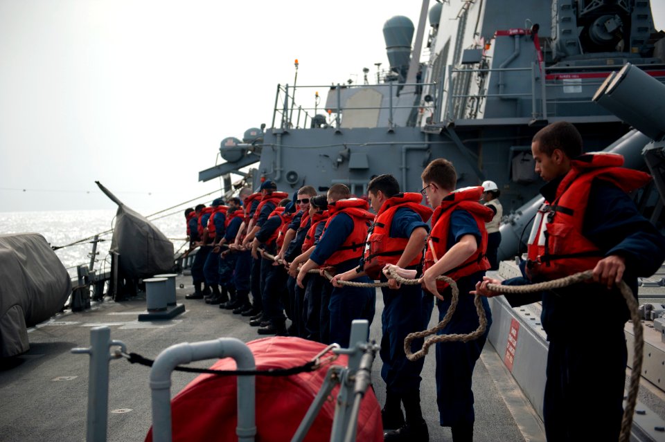 USS ARLEIGH BURKE (DDG 51) 140404-N-WD757-036 (13659952724)