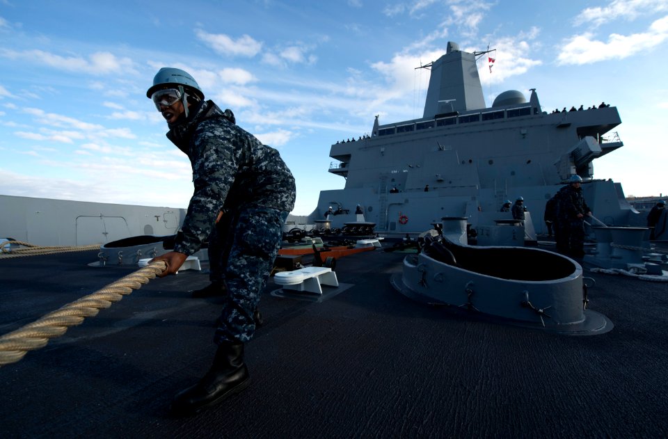 USS Anchorage commissioning 130501-N-DR144-014