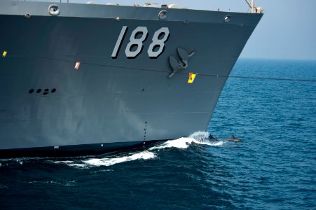 USS Arleigh Burke operations 140522-N-WD757-104