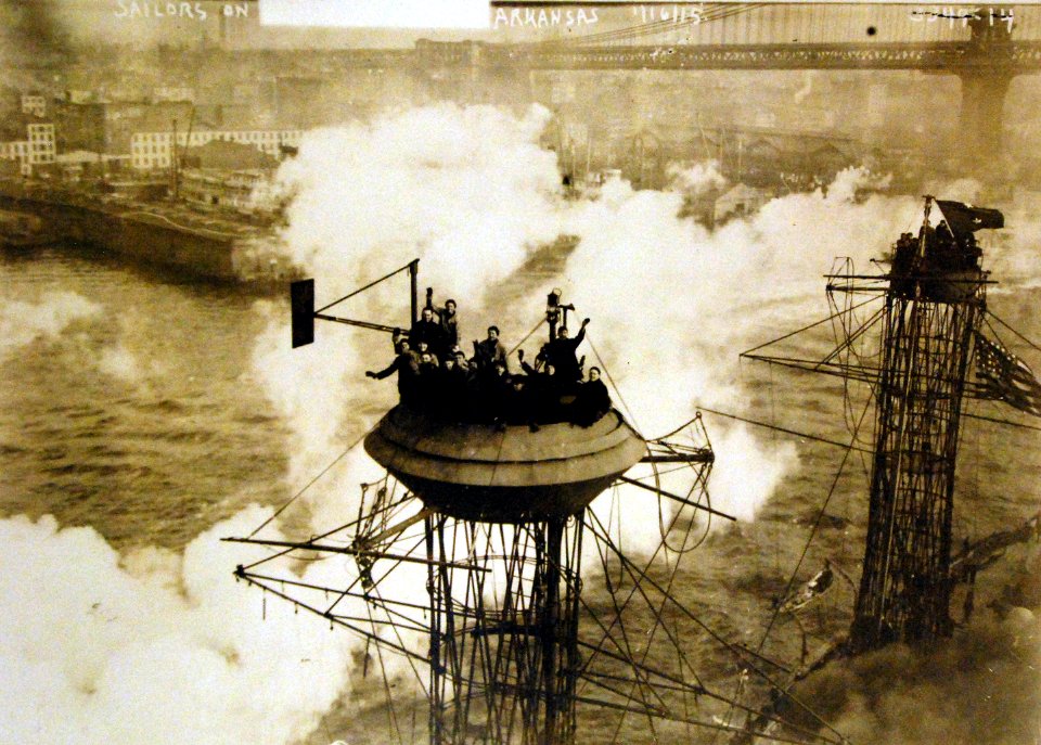 USS Arkansas (BB-33), sailors in crow’s nest, January 16, 1915 (25261841205)