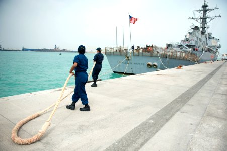 USS ARLEIGH BURKE (DDG 51) 140402-N-WD757-002 (13691700003)