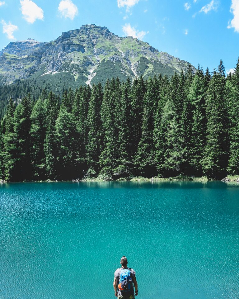 People alone travel