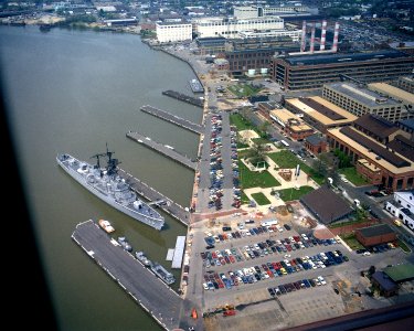 USS Barry (DD-933) berthed at Washington Navy Yard