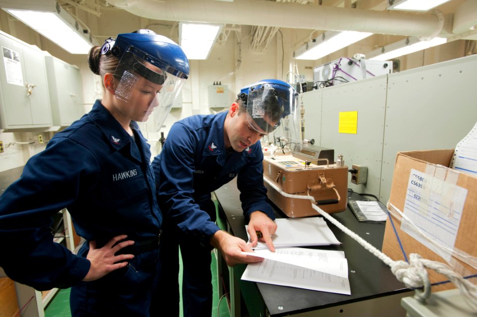 USS America operations 140815-N-YB590-002