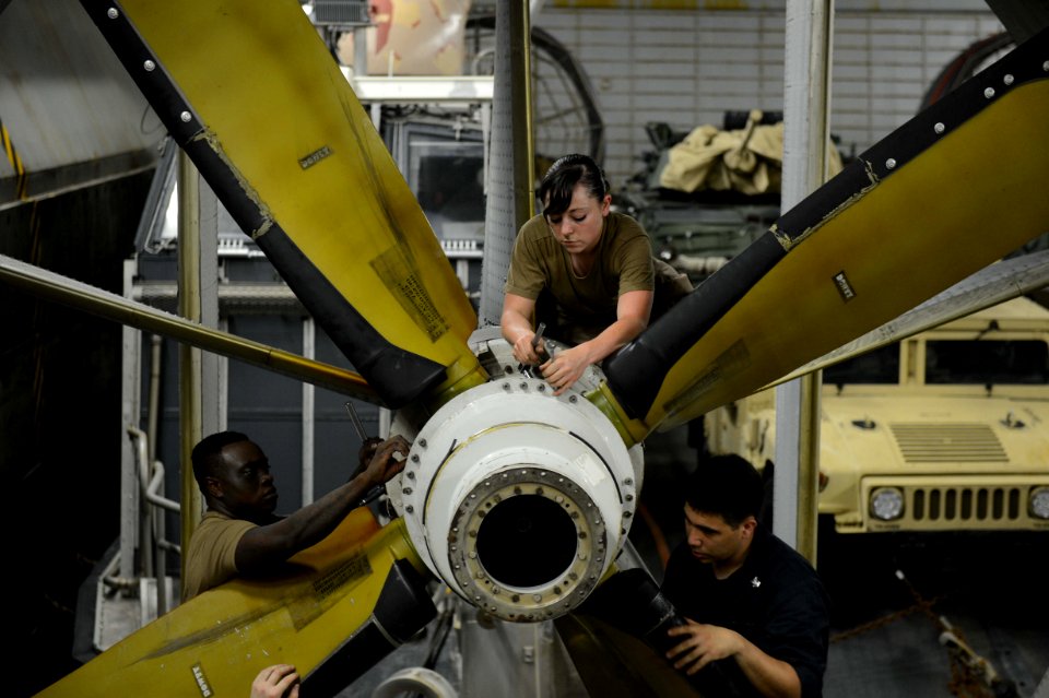 USS Bataan (LHD 5) 140419-N-MW280-226 (13965412015)