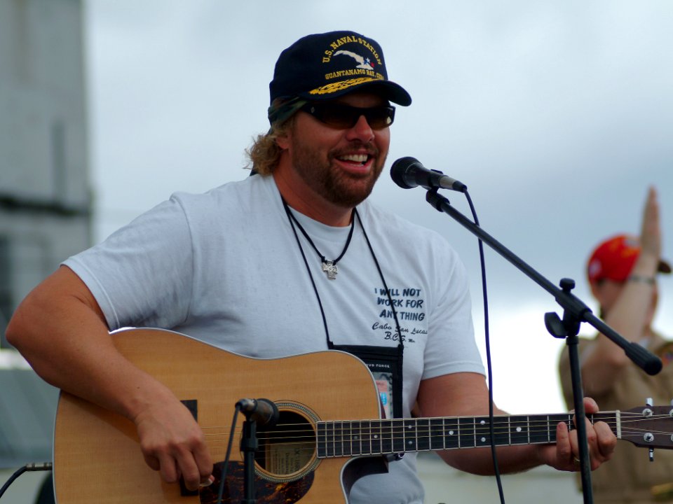 US Navy 050512-N-0962S-103 Two-time consecutive Academy of Country Music Entertainer of the Year Toby Keith performs for Sailors aboard USS Austin (LPH 4)