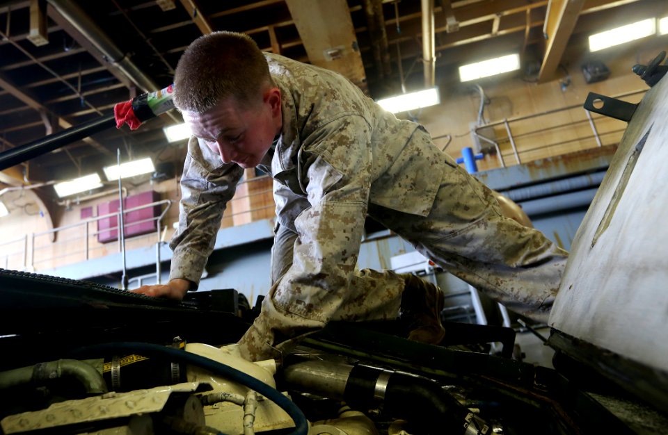 USS BATAAN (LHD 5) 140428-M-WB921-007 (13915147807)