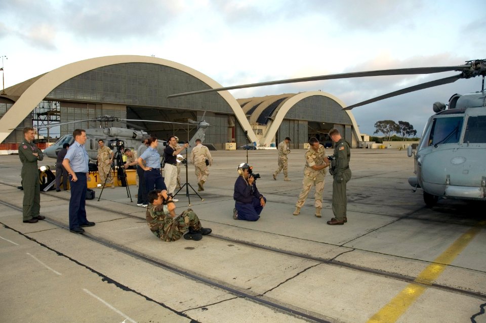 US Navy 050531-N-0000X-085 Photographers from commands throughout the San Diego area learn how to use the new Nikon Creative Lighting System