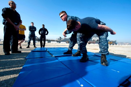 USS Arleigh Burke sailors conduct self-defense course 140314-N-WD757-090