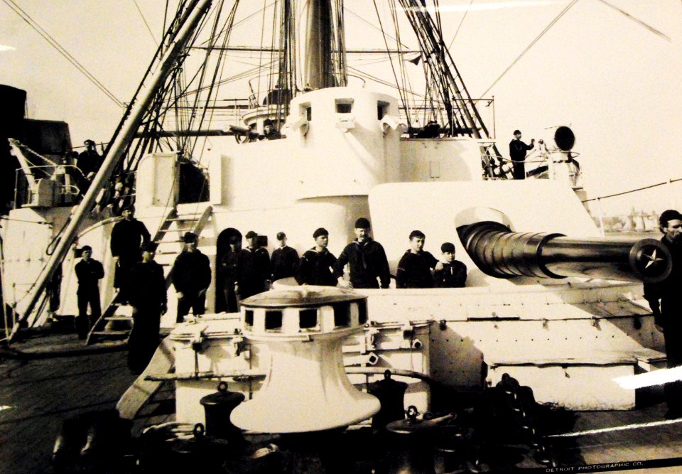 USS Atlanta, showing the forecastle and 8 inch gun (25180239231)