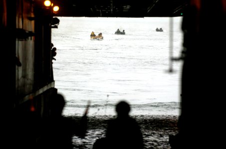 US Navy 050615-N-9866B-017 Deck Department Sailors direct amphibious assault vehicles, assigned to the 3rd Amphibious Assault Battalion, into the well deck aboard the amphibious assault ship USS Peleliu (LHA 5)