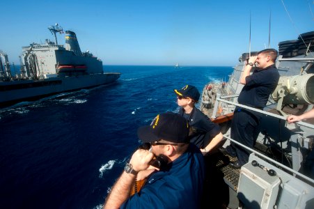 USS ARLEIGH BURKE (DDG 51) 140324-N-WD757-087 (13424930583)