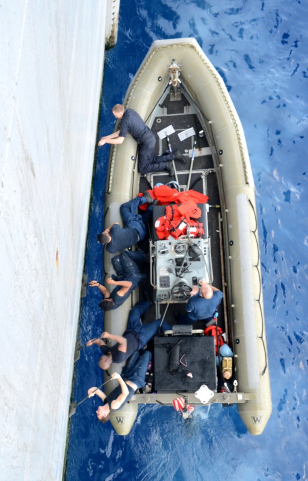 USS Bataan (LHD 5) 140512-N-MW280-009 (14189743804)
