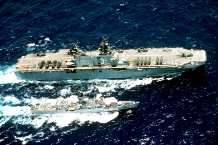 USS Belleau Wood (LHA-3) and USS Reasoner (FF-1063) underway during RIMPAC 1990