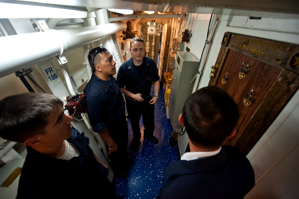 USS ARLEIGH BURKE (DDG 51) 140508-N-WD757-041 (14249161293)