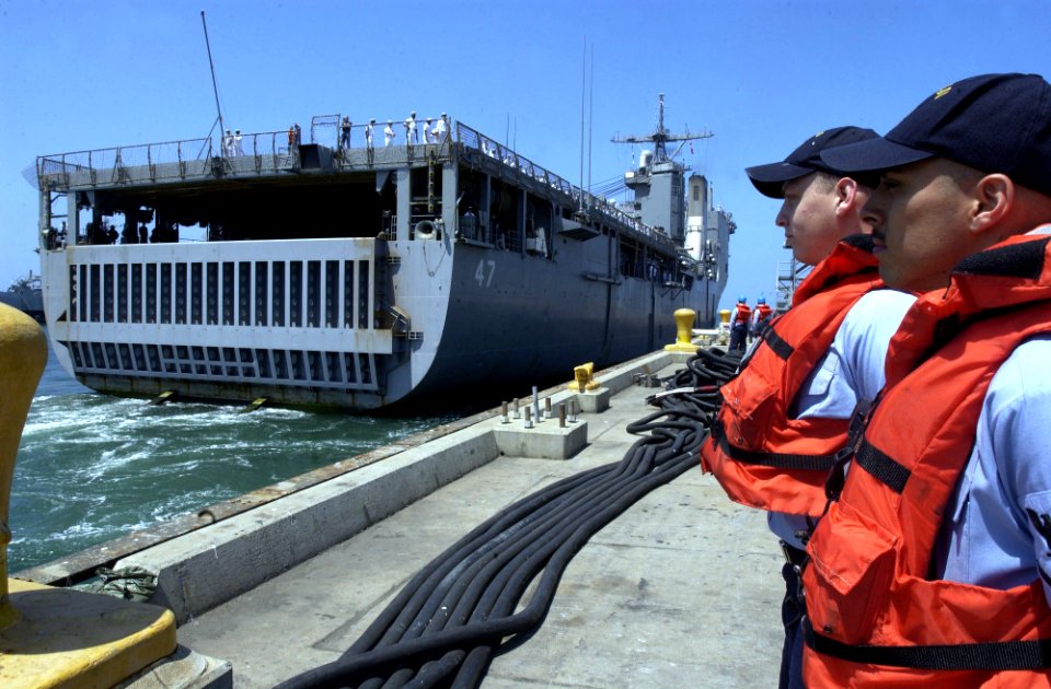 US Navy 050606-N-9866B-040 Line handlers from the amphibious assault ship USS Peleliu (LHA 5) stand at parade rest