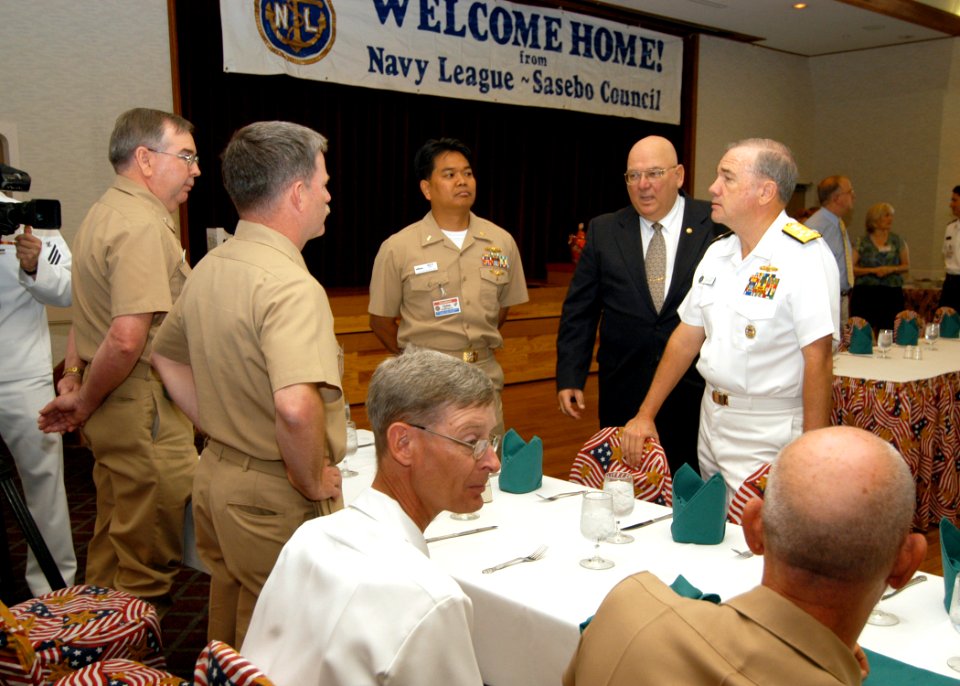 US Navy 050615-N-2385R-010 Commander, U.S. Pacific Fleet Adm. Walter F. Doran, right, talks to several Sailors and Navy League members