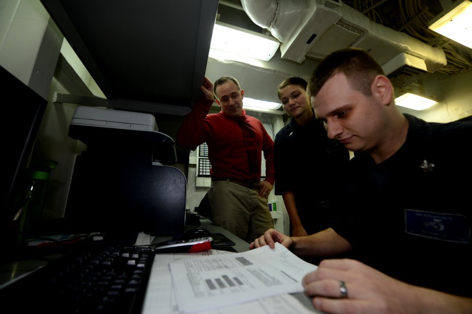 USS Bataan (LHD 5) 140516-N-MW280-130 (14024399909)