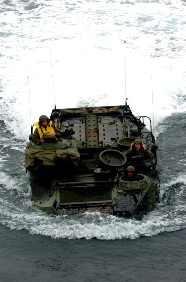 US Navy 050615-N-9866B-006 An amphibious assault vehicle makes its way through the Pacific Ocean to embark aboard the amphibious assault ship USS Peleliu (LHA 5)