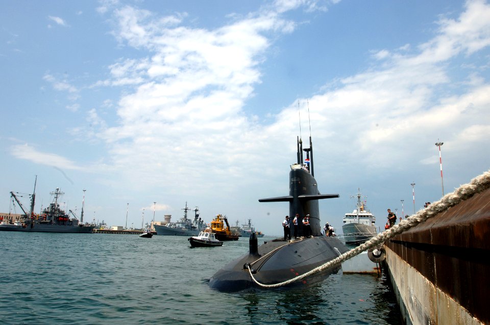 US Navy 050619-N-1464F-017 The Dutch submarine HNLMS Dolfijn (S 808) prepares to get underway from Taranto Naval Base Mar Grande