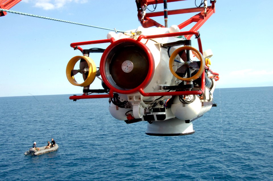 US Navy 050620-N-1464F-040 U.S. Navy Divers in a Rigid Hull Inflatable Boat (RHIB) assigned to Mobile Diving and Salvage Unit Two (MDSU2) watch the United Kingdom's submarine rescue vehicle LR-5