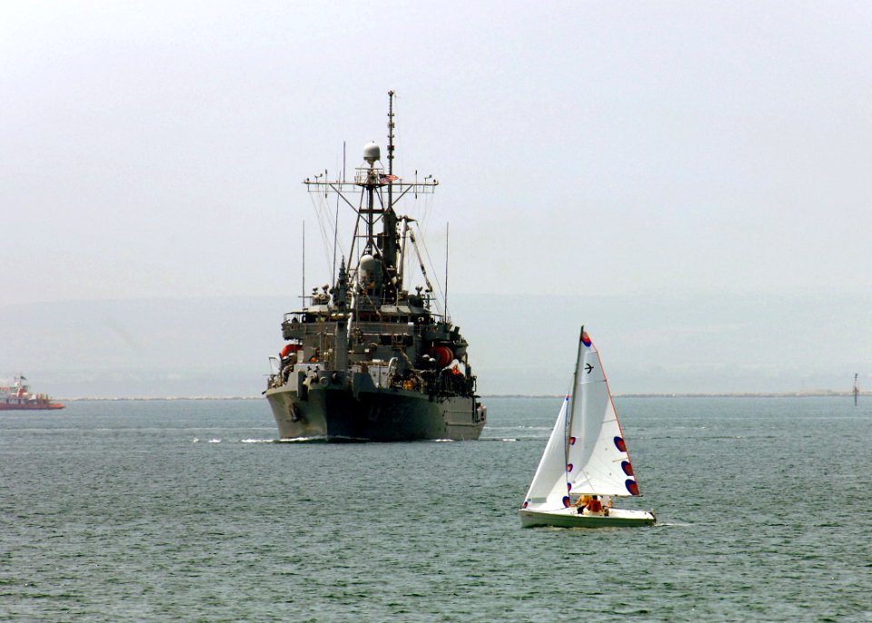 US Navy 050617-N-1464F-001 The salvage ship USS Grasp (ARS 51) pulls into the Taranto Naval Base Mar Grande to participate in the North Atlantic Treaty Organization (NATO) submarine escape and rescue exercise Sorbet Royal 2005