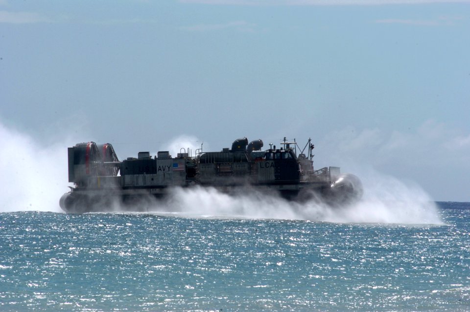 US Navy 050628-N-9866B-028 Landing Craft Air Cushion Seven Two (LCAC-72) assigned to Assault Craft Unit Five (ACU-5) travels from the amphibious assault ship USS Peleliu (LHA 5)