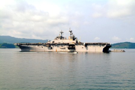 US Navy 050706-N-4772B-009 Landing Craft, Utility (LCU) 1631, assigned to Assault Craft Unit One (ACU-1), prepares to pull into the well deck aboard the amphibious assault ship USS Essex (LHD 2) photo