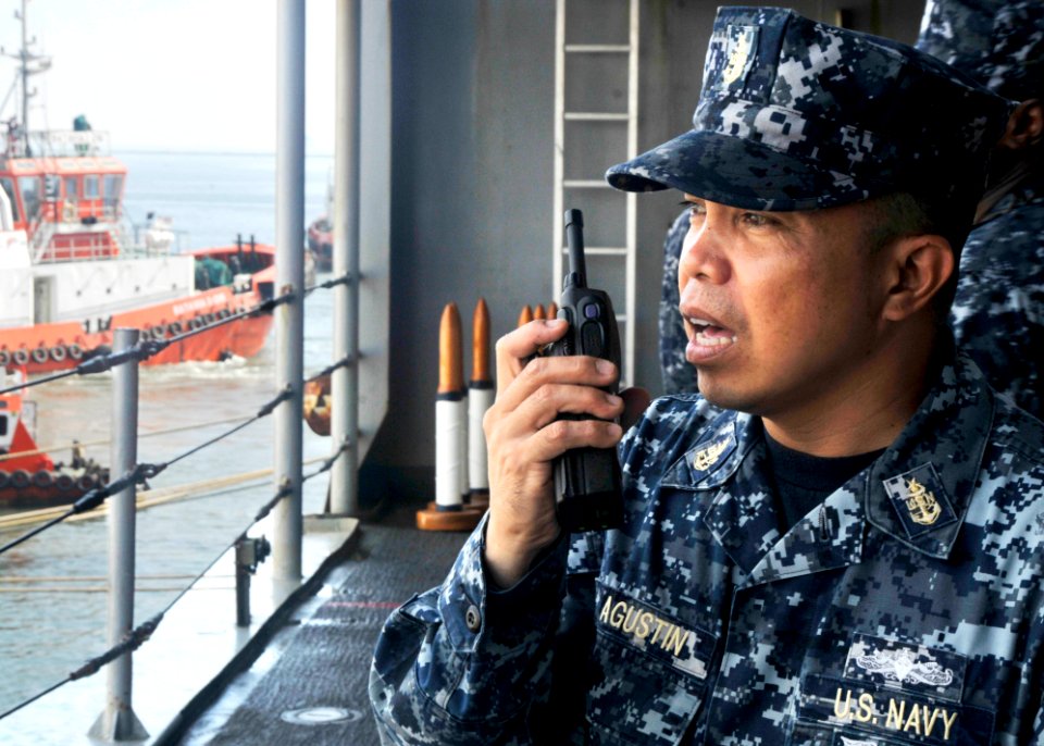 USS Blue Ridge departs Jakarta, Indonesia 130618-N-SX614-027