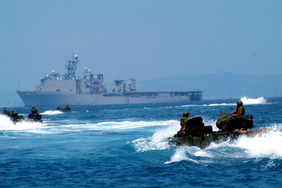 US Navy 050709-N-4772B-070 Armored Amphibious Vehicles (AAV) assigned to the 31st Marine Expeditionary Unit (MEU) make their approach to the well deck of the amphibious dock landing ship USS Harpers Ferry (LSD 49)