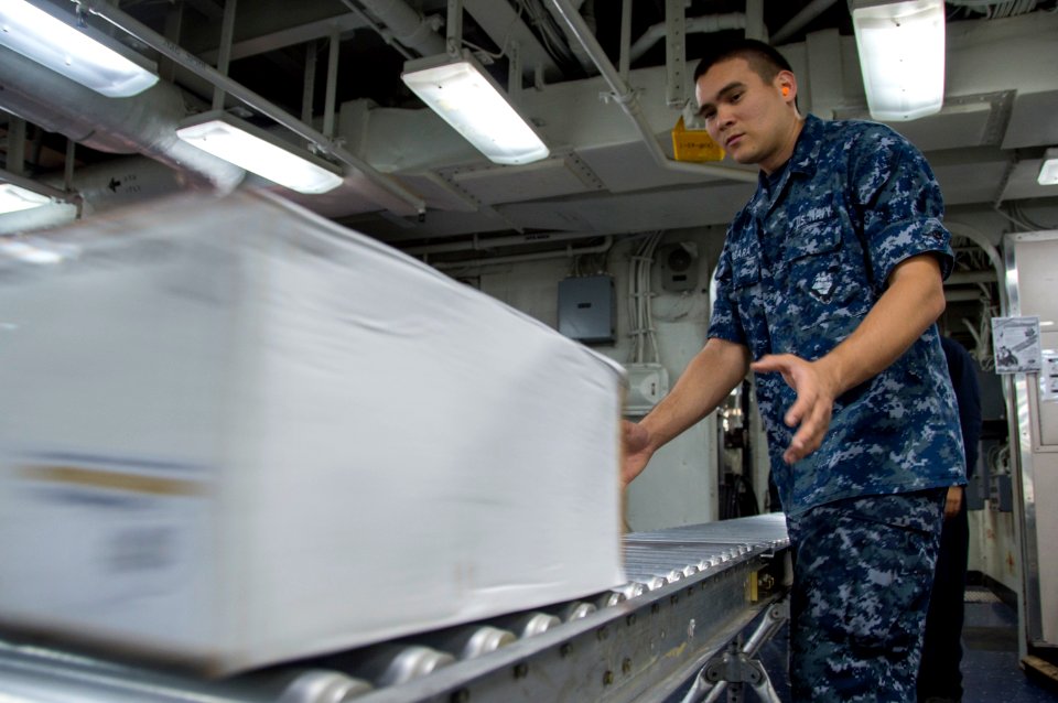 USS Bonhomme Richard (LHD 6) Stores Offload 161123-N-TH560-013
