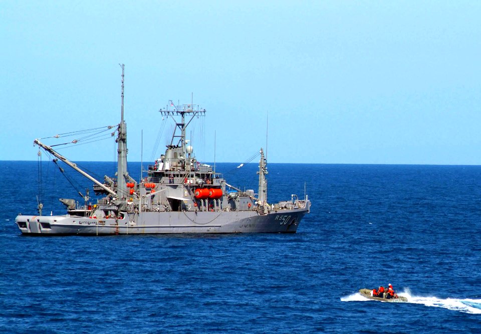 US Navy 050724-N-4772B-044 A rigid hull inflatable boat approaches the rescue and salvage ship USS Safeguard (ARS 50) in the Java Sea