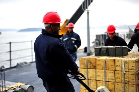 USS Blue Ridge operations 150304-N-QL961-074
