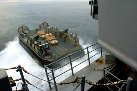US Navy 050712-N-9866B-001 A Landing Craft, Air Cushion, assigned to Assault Craft Unit Five (ACU-5), backs out of the well deck of the amphibious assault ship USS Peleliu (LHA 5)