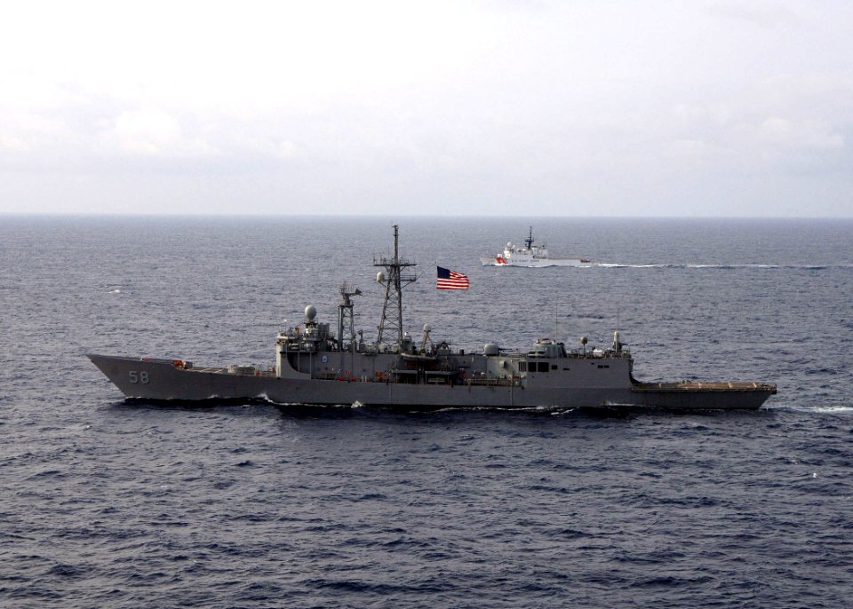 US Navy 050711-N-4374S-002 The guided missile frigate USS Samuel B. Roberts (FFG 58) underway along side the U.S. Coast Guard cutter USCG Forward (WMEC 911) in the Pacific Ocean