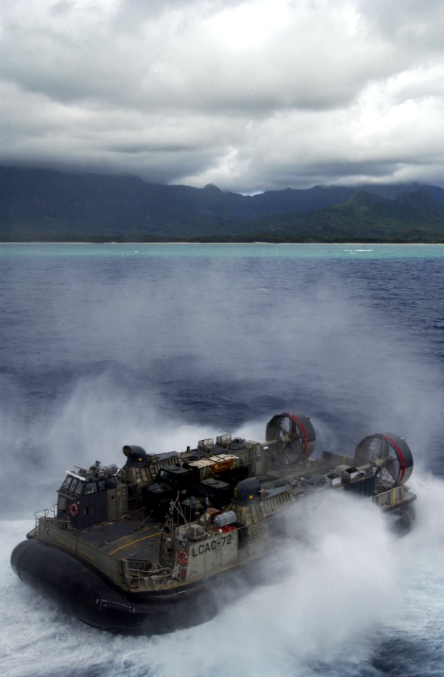 US Navy 050630-N-9866B-004 A Landing Craft, Air Cushion (LCAC), assigned to Assault Craft Unit Five (ACU-5), returns to the amphibious assault ship USS Peleliu (LHA 5)