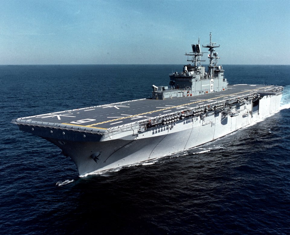 USS Bonhomme Richard (LHD-6) underway in the Gulf of Mexico, circa in early 1998 (NH 107664-KN)