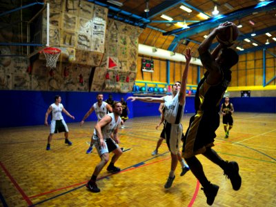 USS Blue Ridge Sailors participate in inter-navy sports while visiting Sydney 150708-N-KG618-367