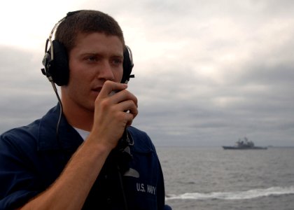 US Navy 050712-N-4374S-012 A Sailor assigned to the guided missile frigate USS Samuel B. Roberts (FFG 58) communicates with the Combat Information Center (CIC)