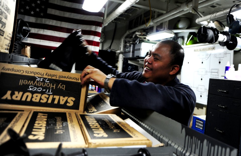 USS BOXER (LHD 4) 131126-N-GM561-021 (11150507015)