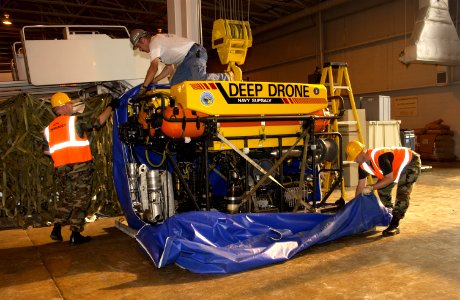 US Navy 050805-F-M8968-002 Deep Drone ROV is prepared for deployment