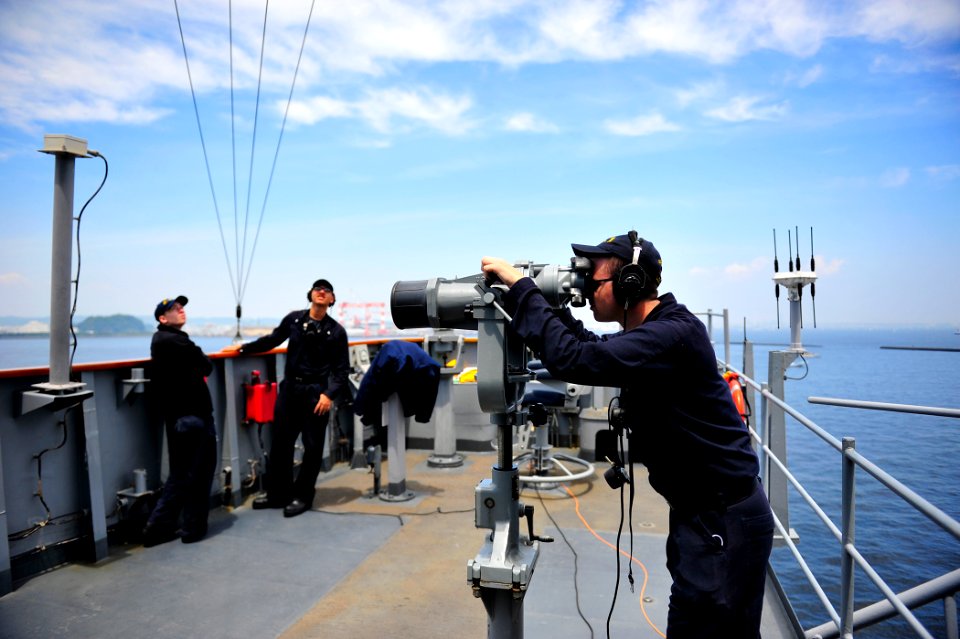 USS Blue Ridge operations 150517-N-TV402-025