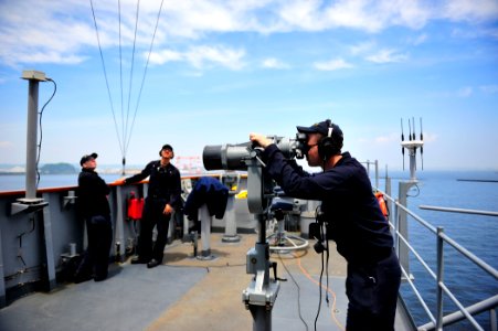 USS Blue Ridge operations 150517-N-TV402-025