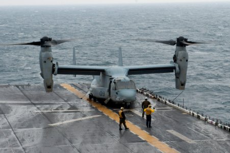 USS Bonhomme Richard 140419-N-LM312-019
