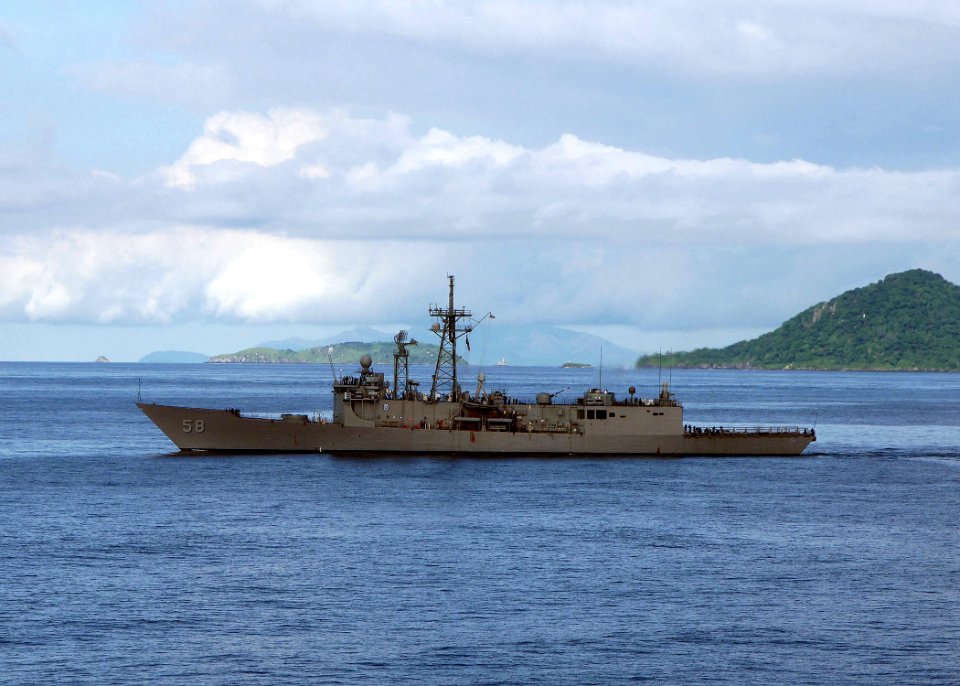 US Navy 050716-N-4374S-001 The guided missile frigate USS Samuel B. Roberts (FFG 58) approaches the Panama Canal to transit from the Pacific Ocean to the Caribbean Sea
