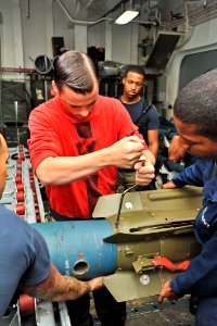 USS BOXER (LHD 4) 131124-N-QP351-039 (11150705423)