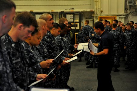 USS BOXER (LHD 4) 131202-N-QP351-017 (11185529864)