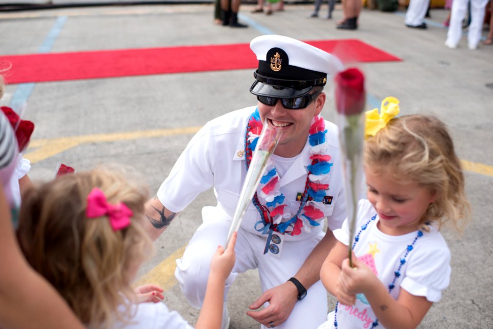 USS Buffalo Returns from deployment in time for Christmas 161223-N-KC128-0083