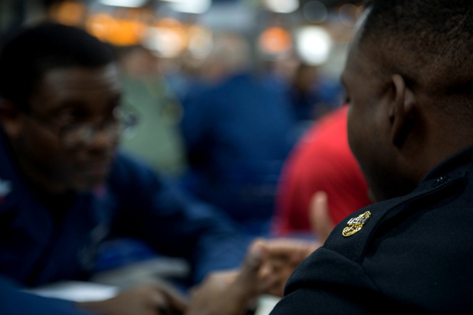 USS BOXER (LHD 4) 131217-N-JP249-018 (11418257713)